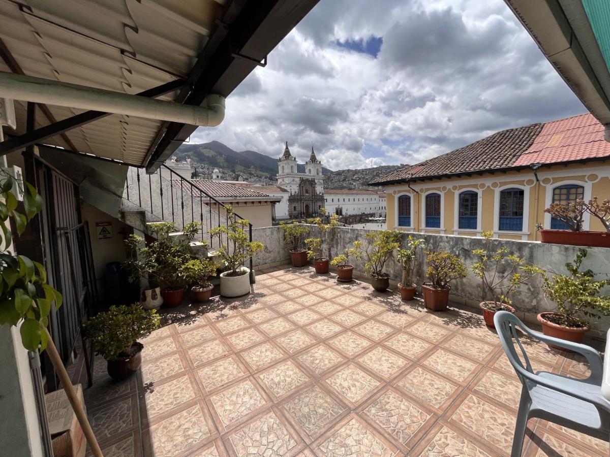 Hostal Benalcazar Quito Exteriör bild